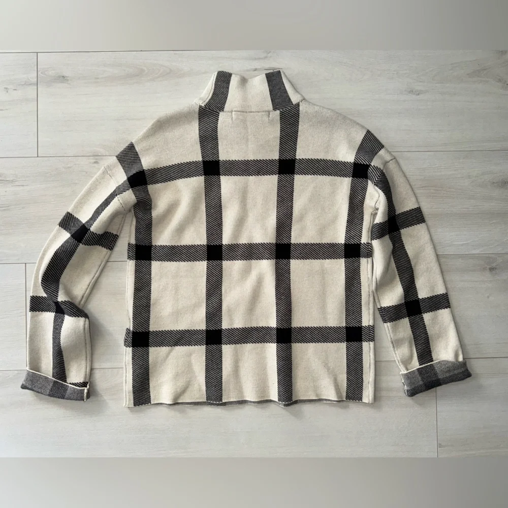 Vero Moda Women’s white and black turtle neck pullover sweater size small - Picture 8 of 8